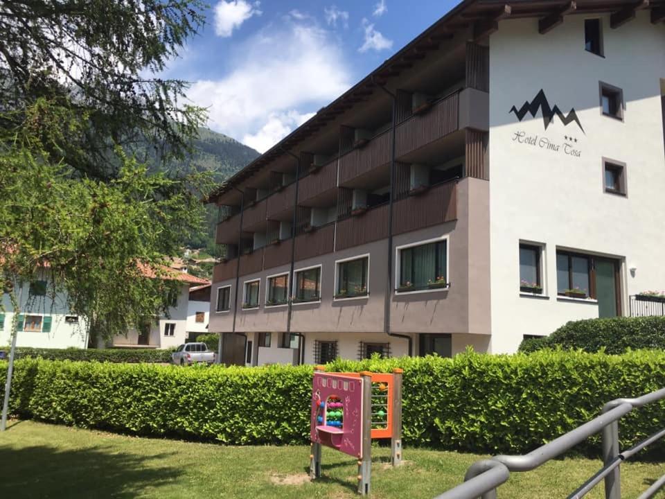 齐玛托沙酒店 圣洛伦索巴纳尔 外观 照片